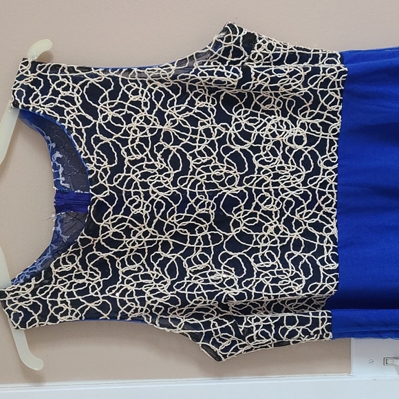 Gown - Picture 6 of 9